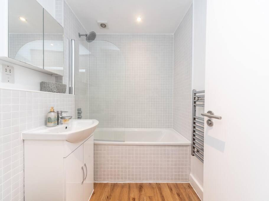Bright & Modern 2-Bed Apartment In Vibrant East لندن المظهر الخارجي الصورة